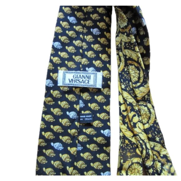 Vintage Gianni Versace Silk Tie with White and Yellow Seashells on Black - Picture 3 of 5